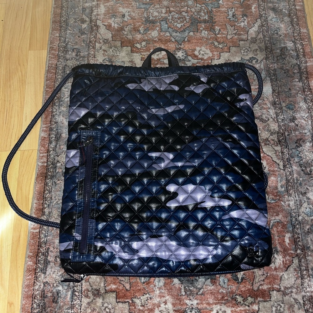 Like New - Oliver Thomas 24 7 Cinch Quilted Blue Camo Drawstring Bag